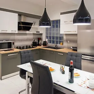 https://sa-apartment.hotels-of-thessaloniki.com