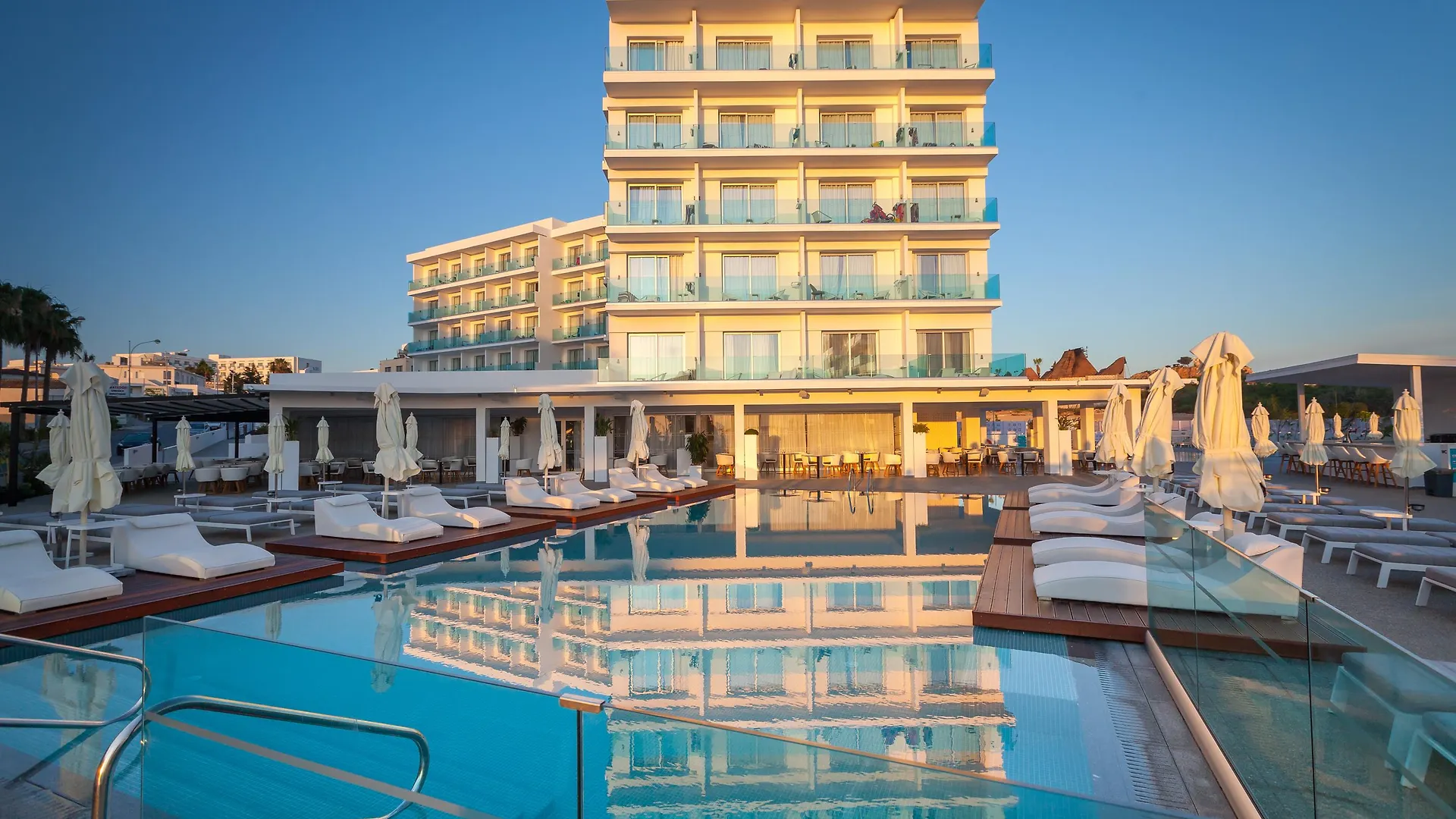 The Blue Ivy Hotel & Suites (Adults Only) Protaras 4*,  Cipru